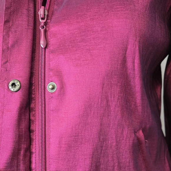 Kerrybrooke Shiny Magenta Jacket With Button Down Collar and 3/4 Sleeves. Small - Picture 8 of 15